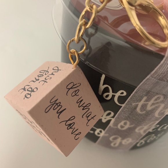 Mug Gift Set With Cube Keychain - Picture 3 of 11